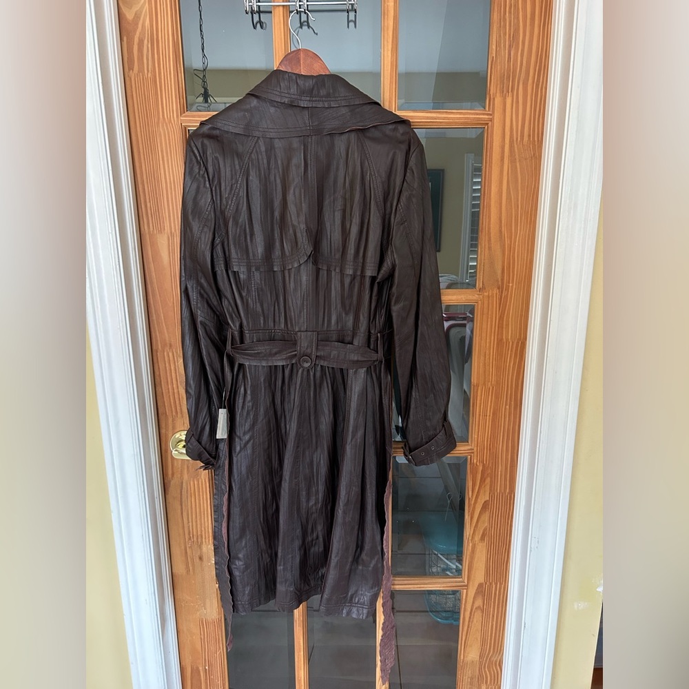 Danier Women's Brown Leather Trench Coat with Belt - Picture 3 of 16